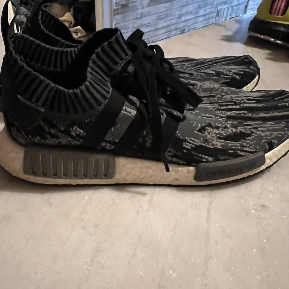 Adidas NMD R1 - Picture 2 of 3